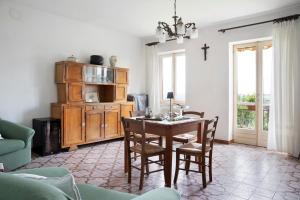 a living room with a dining room table and chairs at Casa Pianezzo Dogliani in Dogliani