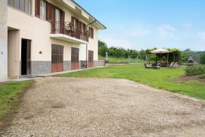 an external view of a building with a yard at Casa Pianezzo Dogliani in Dogliani