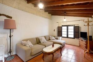 a living room with a couch and a table at Casa El Drago in Arico