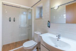 a bathroom with a toilet and a sink and a shower at Casa Da Ti Vanda in São Luis +12 photos