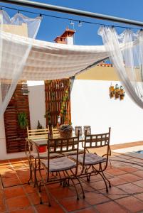 a patio with a table and chairs on a patio at Casa de Jardim in Ponte de Sor