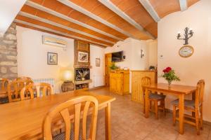 a kitchen and dining room with a table and chairs at Casa Ramona in Conques