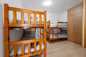 a bunk bed room with two bunk beds in a room at Tirreno 304 in La Pineda