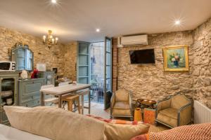 a kitchen and living room with a stone wall at Old Side Girona one in Girona