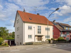 a white house with a red roof on a street at Mein lieber Schwan in Lindau