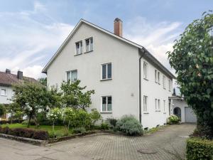 an image of a white house at Haus Kremeier in Kressbronn am Bodensee