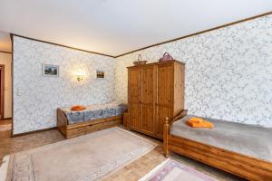 a bedroom with two twin beds and a cabinet at Haus am Markt Fewo 2 in Schöningen