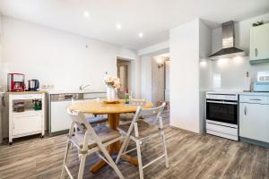 a kitchen with a wooden table and chairs at Ferienwohnung Eichenhof in Blankensee