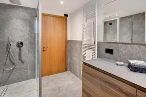 a bathroom with a shower and a sink at Appartamenti Vittoria Bilo in Valfurva
