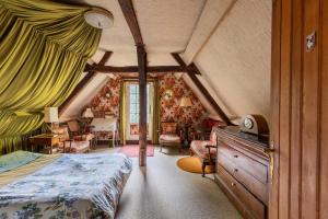 a bedroom with a bed and a dresser in a room at La Closerie du Cassereau in Vernou-sur-Brenne