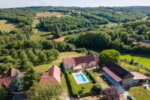 an aerial view of a house with a swimming pool at Maison familiale à Archignac in Archignac +27 photos