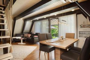 a living room with a table and a couch at Ferienhaus Exquisit in Immenstaad am Bodensee