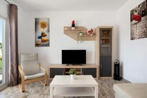 a living room with a tv and a table at Casa Maria Jose in Cádiz