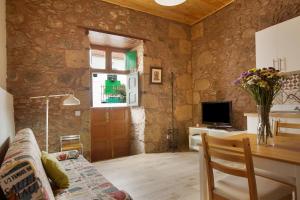 a living room with a couch and a table at Casa Mamayana in Telde