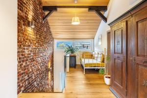 a brick hallway with a brick wall and a door at Ferienhaus am Berg in Hirschau