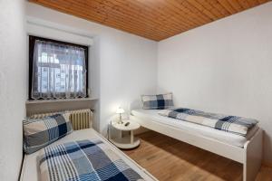 a bedroom with two beds and a window at Apartment Alte Poststation in Wehr