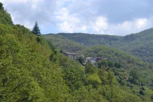 a village in the middle of a mountain at Altrove - a due passi da Chiavari in Ne