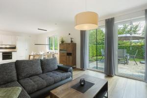 a living room with a couch and a table at Ferienwohnung Viedenz in Drolshagen
