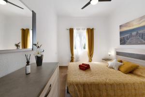 a bedroom with a bed with a yellow bedspread at Casa Verdelho in Palmela +15 photos
