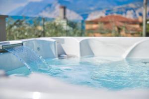 a jacuzzi tub with water pouring into it at Casa Titi in Malcesine