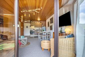 a living room and kitchen with a television and a table at Apartment Grundblick in Bad Grund