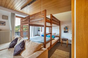 a bedroom with a bunk bed and a couch at Apartment Grundblick in Bad Grund