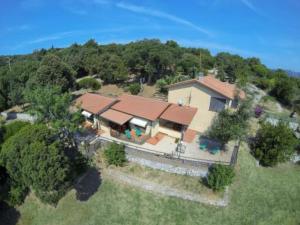 an aerial view of a house with a roof at Appartamenti Le Querce App. Ginestra in Capoliveri