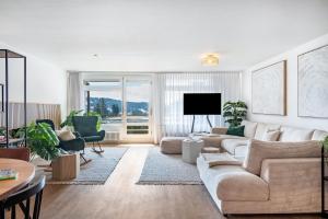 a living room with a couch and a tv at Fewo Am Feldberg Gipfel in Feldberg