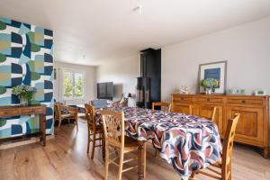 a kitchen and dining room with a table and chairs at Gîte De L'enclume in Sévignac