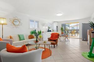 a living room with a couch and a table at Appartement Le Figuier in Fréjus