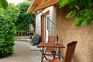 a table with two chairs and a bottle of wine at Das blaue Haus in Pfullendorf