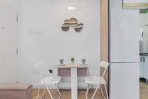 a dining room with a table and two chairs at Apartamentos Habana 5 in Barbate