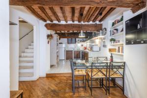 a kitchen and dining room with a table and chairs at Appartamento del Campo - Siena in Siena