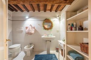 a bathroom with a toilet and a sink at Appartamento del Campo - Siena in Siena +29 photos