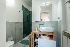 a bathroom with a sink and a shower at Il Teatro in San Gimignano +16 photos