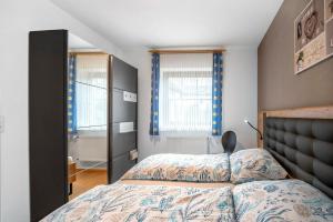 a bedroom with a bed and a window at Am Tivoli in Hermeskeil