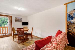 a living room with a couch and a table at Aux Pieds du Malatra' 2 in Saint-Rhémy-en-bosses