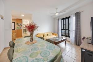 a living room with a table and a couch at Casa Siempreviva in Tarifa