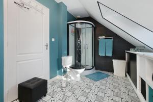 a bathroom with a shower and a toilet in it at Chambres d'Hôtes - Les Boubous in Saint-Nazaire