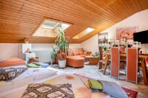 a living room with a bed and a dining room at Schaumann’s Hüs in Immenstadt im Allgäu
