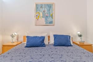 a bedroom with a blue bed with two blue pillows at Casa Eden in Tías