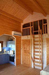 a kitchen with a staircase in a wooden cabin at Ferienhaus Gross Nemerow in Groß Nemerow