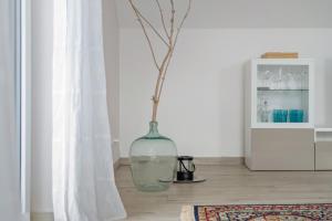 a glass vase sitting on the floor in a room at Ferienwohnung Auszeit in Kargow +23 photos