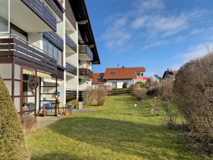 a house with a yard next to a building at Appartment Gute Zeit in Weiler-Simmerberg