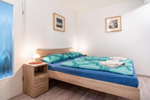 a small bedroom with a bed and a night stand at Prerow Am Deich - Ferienwohnung 1 in Prerow