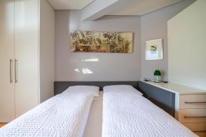 two beds in a bedroom with white walls at Tubris Living in Sand in Taufers