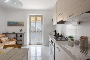 a kitchen with white cabinets and a stove top oven at Da Ercolino in Pitelli
