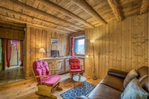 a living room with a couch and two red chairs at Anna-purna in Arâches-la-Frasse