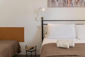 a hotel room with a bed with a pillow on it at Villa Vani - Appartamento 1 in Marina di Ragusa
