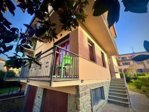a building with a balcony with a stair case at Art Rooms in Arezzo